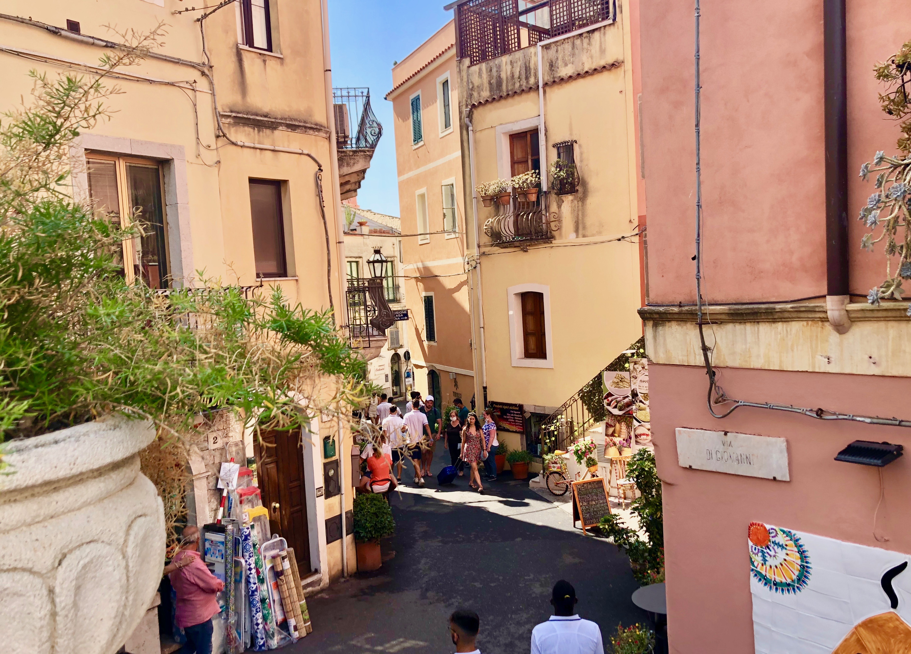 ttaormina side streeet