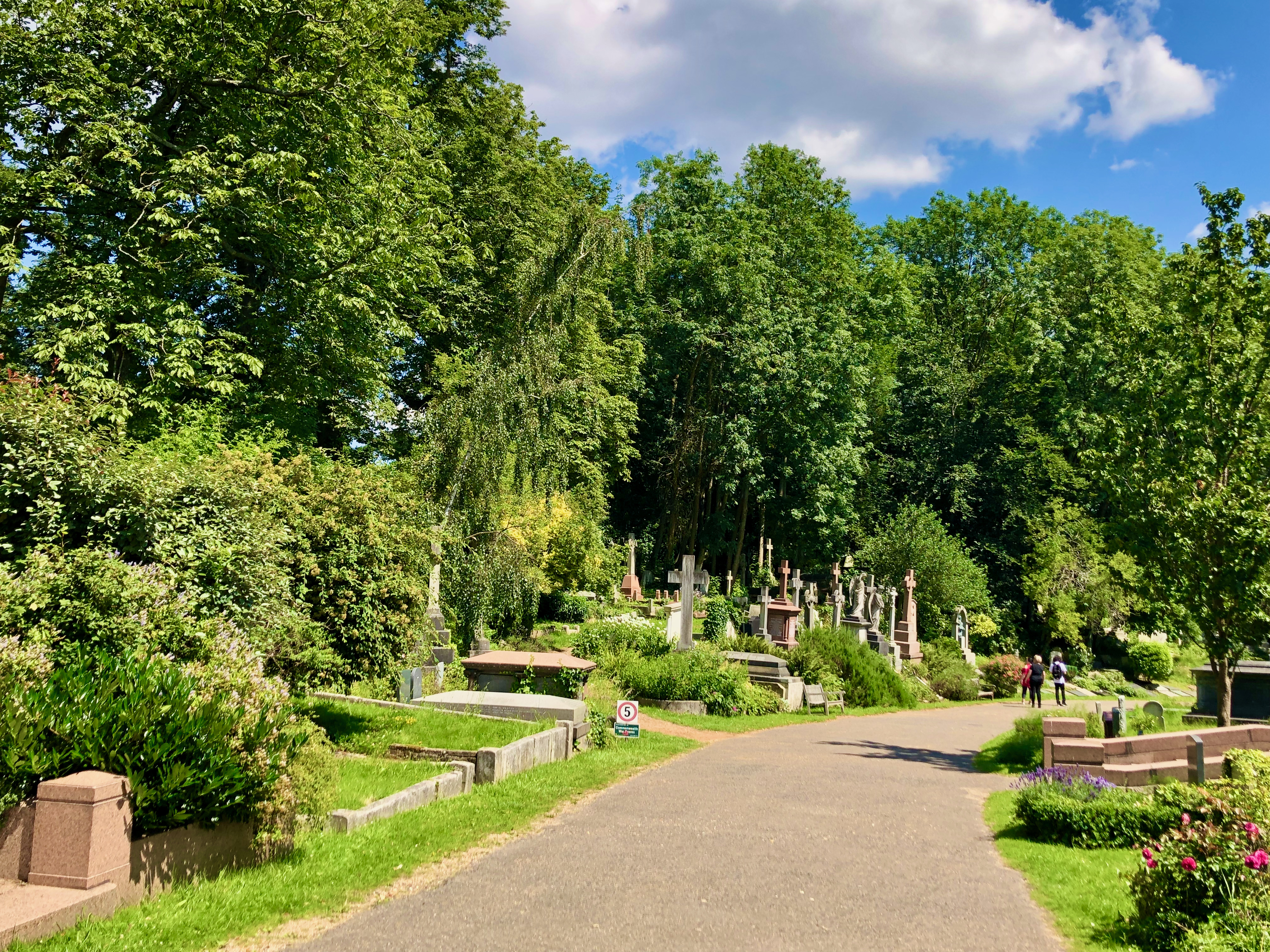 highgate cemetery east